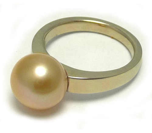 Golden South Sea Pearl ring