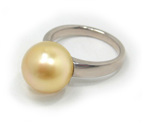 Golden South Sea Pearl ring