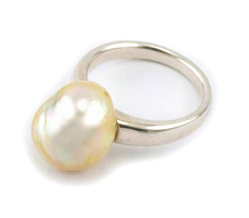 Golden South Sea Pearl ring