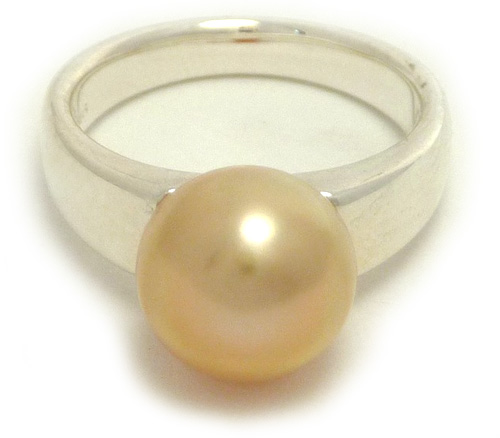 Golden South Sea pearl ring