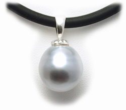 White South Sea Pearl Pendant