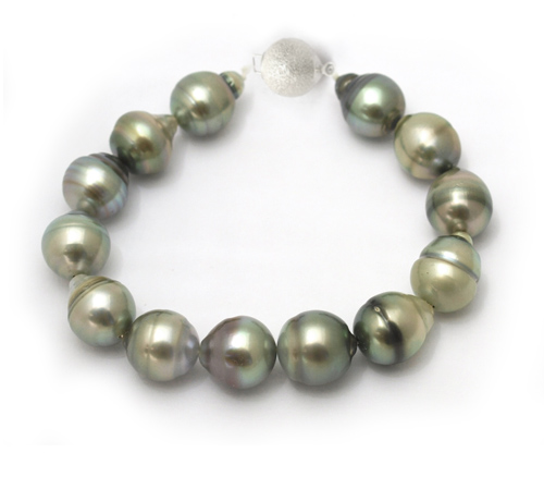 Light Pistachio Tahitian pearl bracelet