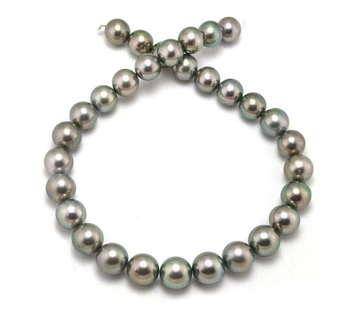 Tahitian pearl necklace with round pearls