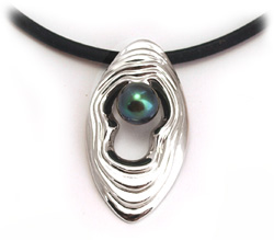 Tahizea Tahitian pearl keshi necklace motu