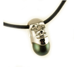 Tahizea Tahitian pearl necklace moai